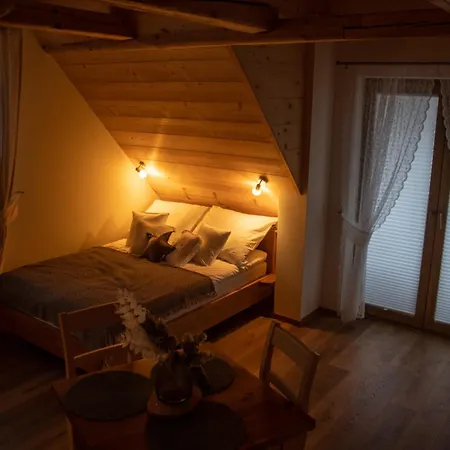 Hreska Apartment *